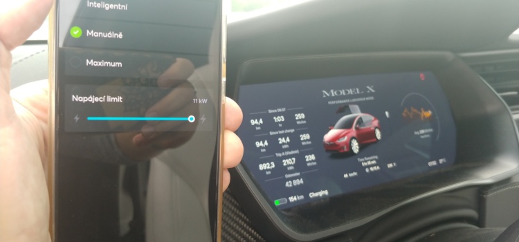 Loxone a nabíjení EV Tesla model X