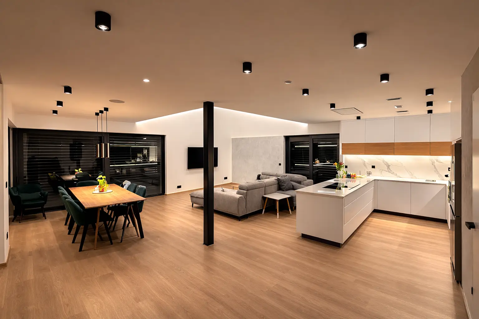 Designové bodovky LED Ceiling Spot WW Anthracite od Loxone instalované v novostavbě, Hradec Králové.