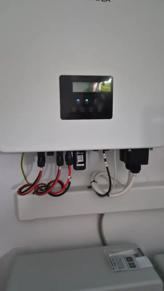 Řízení elektrokotle na základě monitoringu přebytků z FVE Solax v Loxone